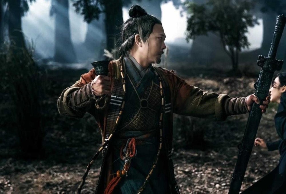 在不少网大电影中,钱小豪都与自己的儿子一同合作,《茅山天师》也不