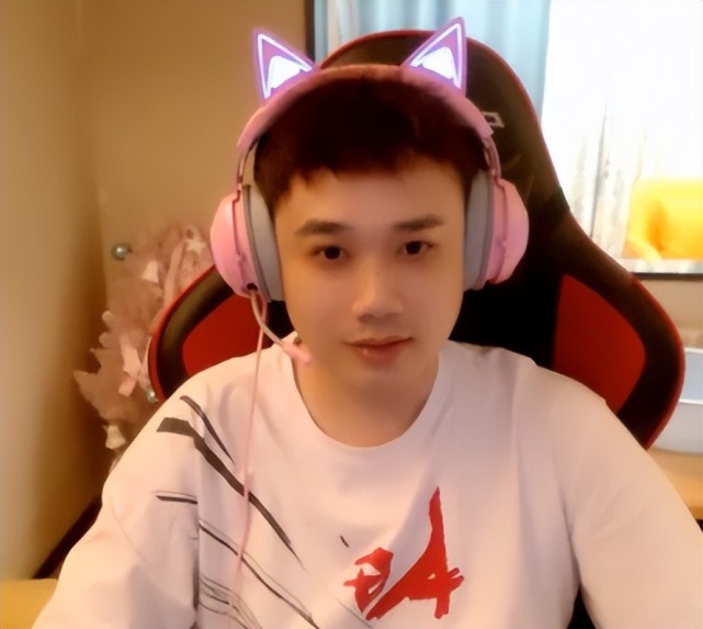 ag月光从教练变身主播,约梦泪solo,输了就送一年的皮肤