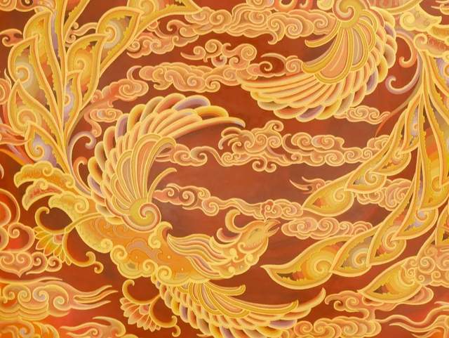 意思是凤凰有五色,按照颜色多少是可以分为五种,所以在礼厅的凤凰祥云