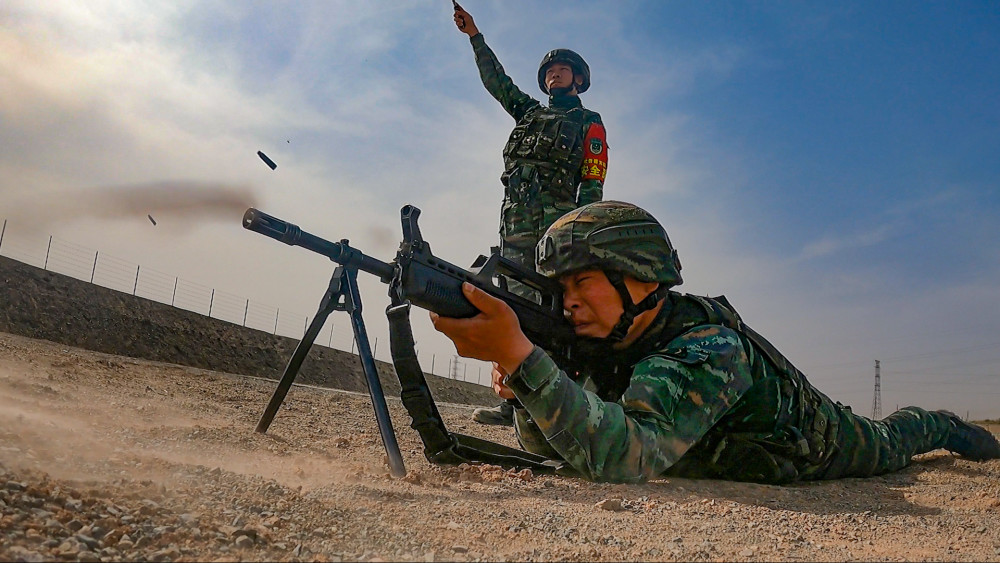 轻武器实弹射击考核,开始!