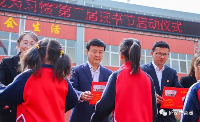 景智雄校长叮嘱师生们:以读书节启动为契机,迅速掀起爱读书,读好书