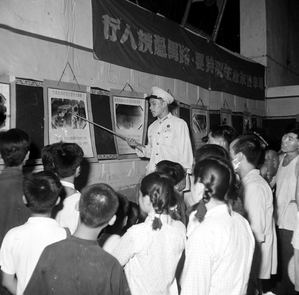 温故｜不同年代，管好方向盘各有高招——1958年小学语文课本