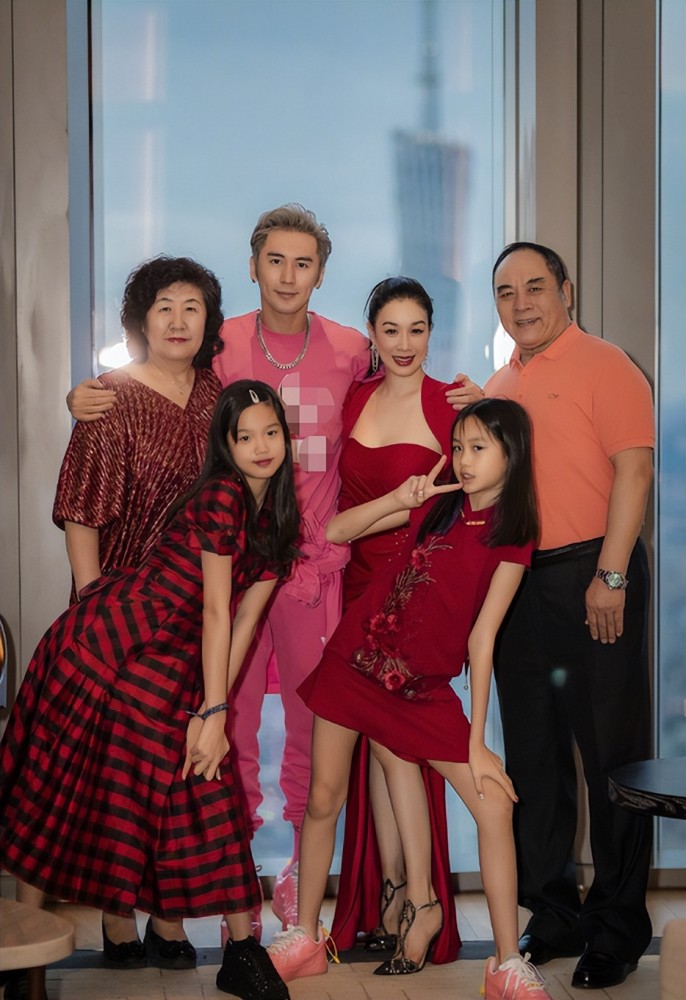 51岁钟丽缇晒跳舞视频身材暴瘦大长腿瞩目侧面辟谣怀第四胎