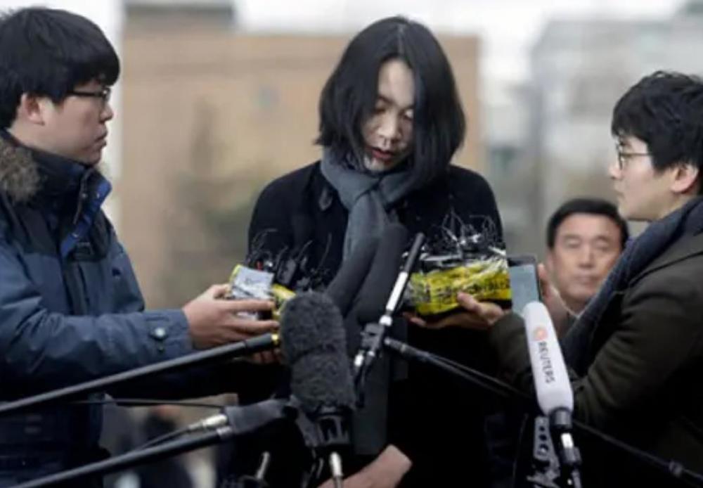 恶魔千金赵显娥虐待佣人家暴丈夫因一袋坚果让飞机返航