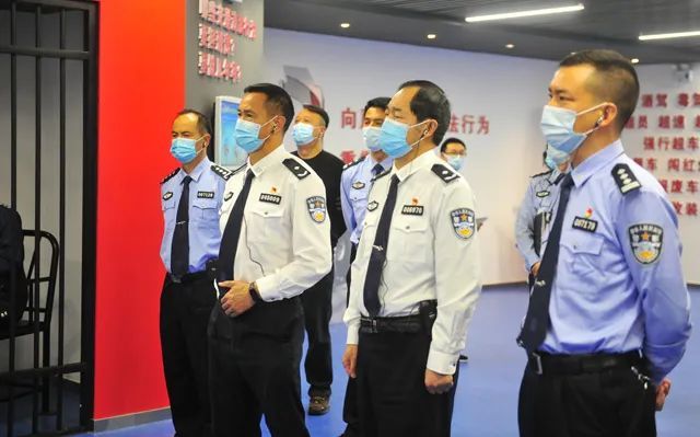 大理交警支队组织党委班子及支部书记开展交通安全警示教育活动