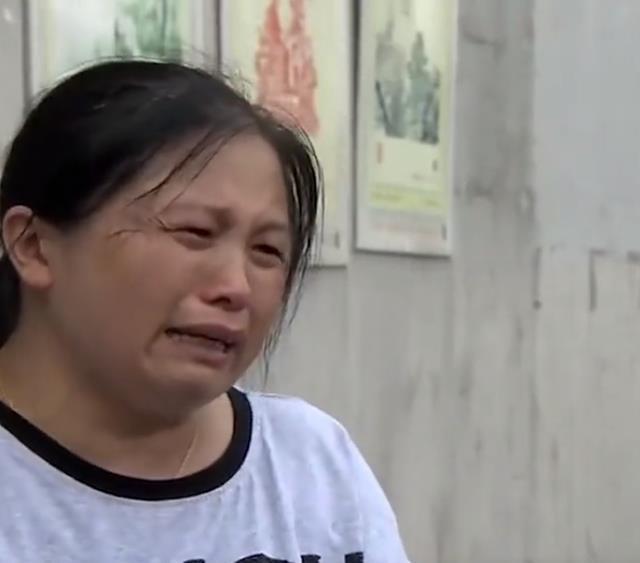 前夫阿权在没有告知的情况下突然回家,而且硬是要搬到阿秀和阿红的