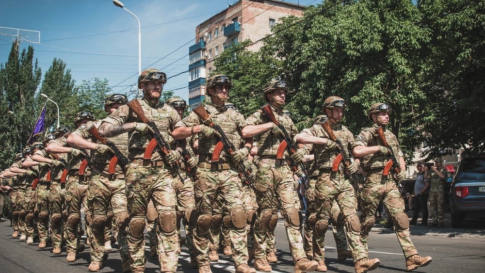 Батальон азов фото со свастикой