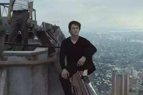 一部关于钢丝行者菲利普珀蒂的纪录片通过冒险揭开当年的记忆