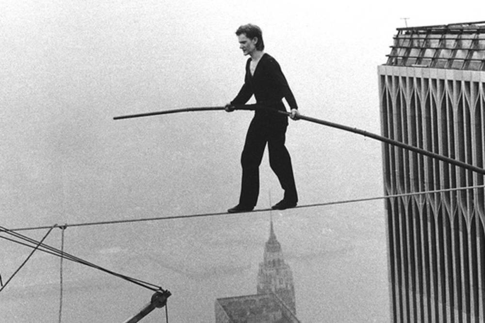 一部关于钢丝行者菲利普·珀蒂的纪录片,通过冒险揭开当年的记忆插图