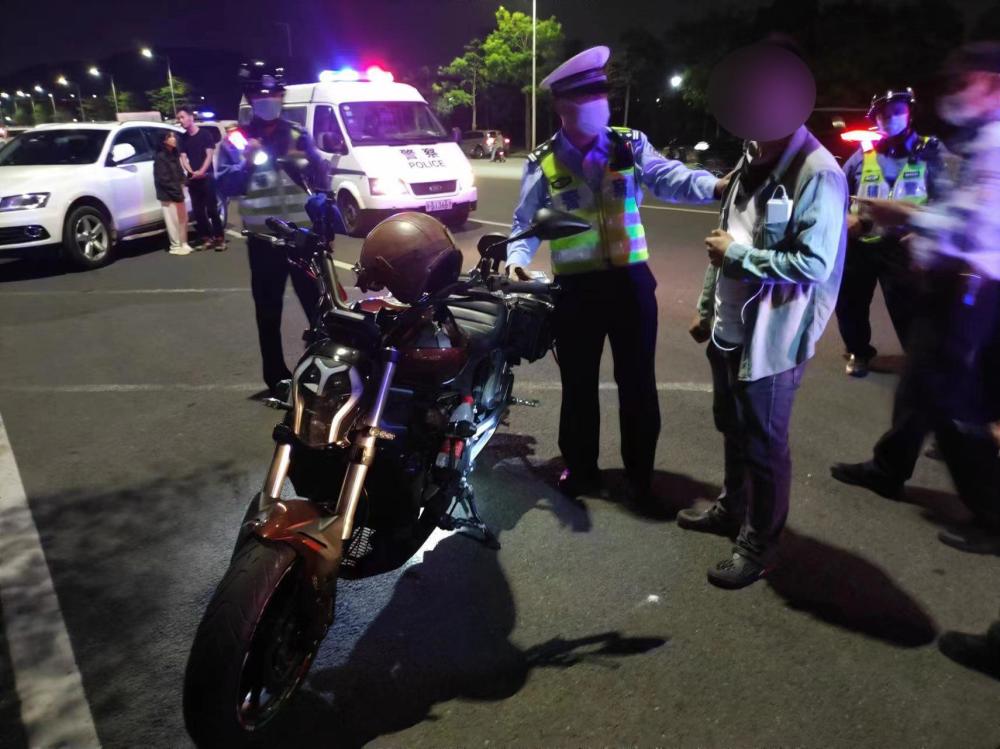 东莞虎门开展摩托车,电动车交通违法综合整治_腾讯新闻
