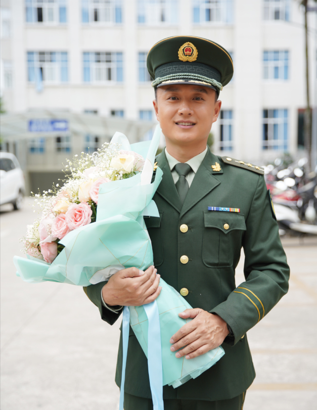 特战荣耀主演吴健军人出身长得帅出道22年早该火了