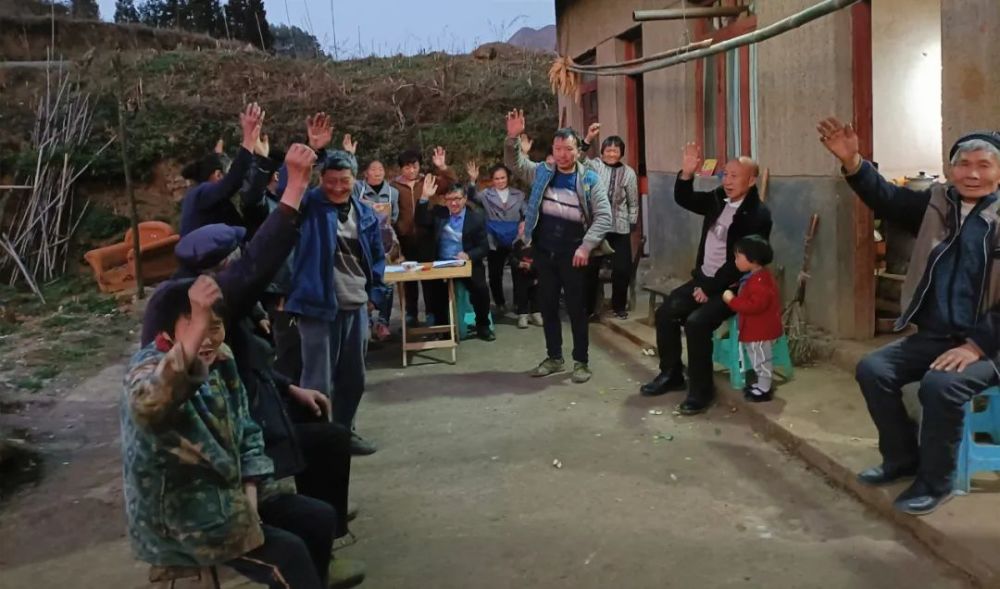 大方县瓢井镇换届后村干部刮起一股振兴风