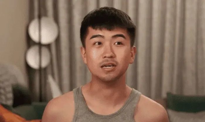 刚开始的时候,《陈翔六点半》的视频里演员都没有什么名气.