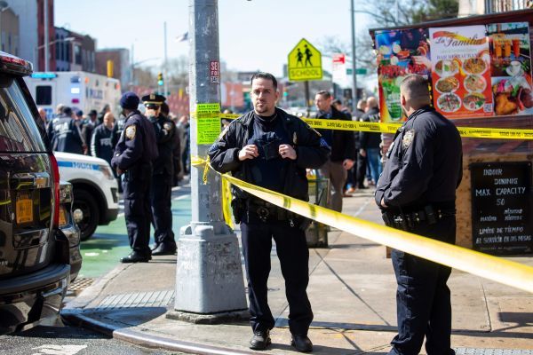 外媒：歹徒向人群连开33枪早高峰地铁枪击案震惊纽约