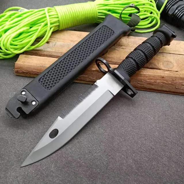 解放军现役普通步兵的30件标准单兵装备