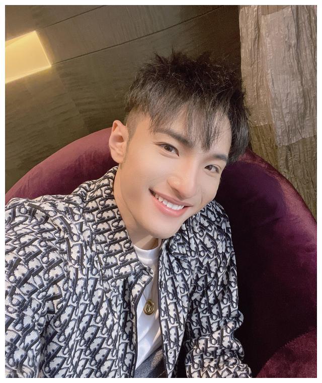 单亲妈妈实名举报田一名称其骗财骗色转账记录聊天记录曝光