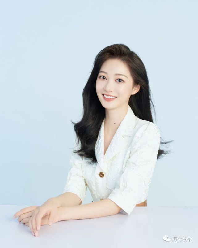 浙江海盐聘作家余华任文化大使主播新人冯琳任文明大使