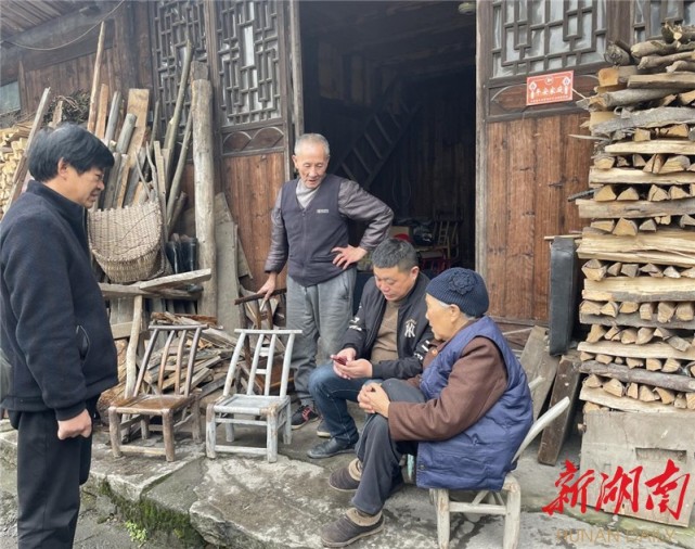 永顺县万坪镇做好防汛工作筑牢安全堤坝