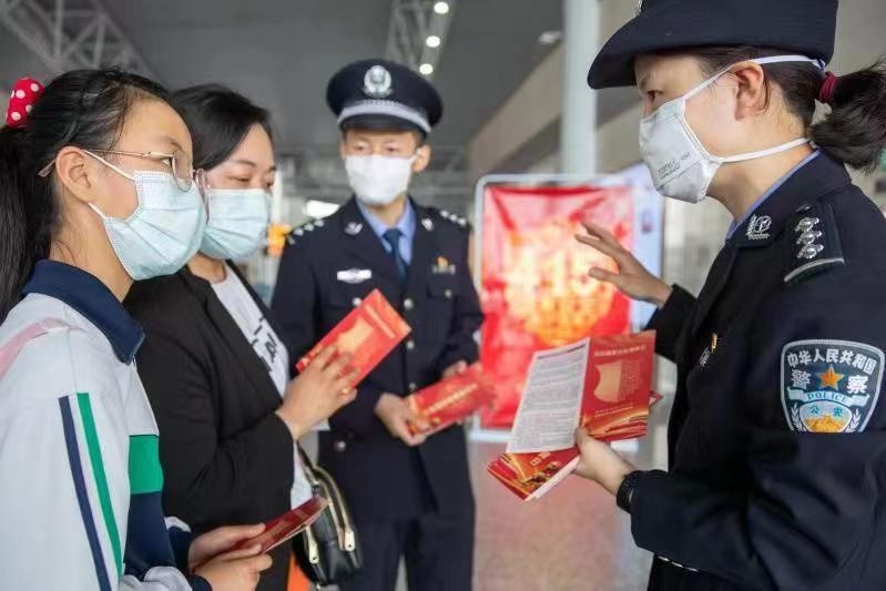 全民國家安全教育日石家莊邊檢民警開展主題宣傳活動