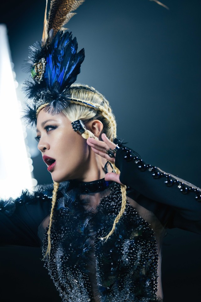 "铁肺天后"戴爱玲发全新专辑 单曲〈末日将至〉与大势乐团trash合作