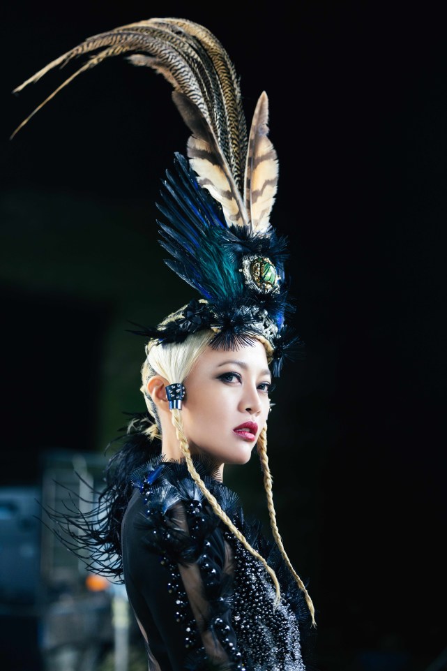 "铁肺天后"戴爱玲发全新专辑 单曲〈末日将至〉与大势乐团trash合作