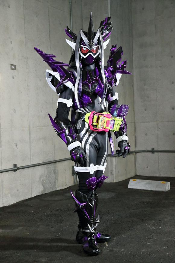 假面骑士无双genm迎来新造型,拥有裙摆之后,果然要霸气不少!_腾讯新闻