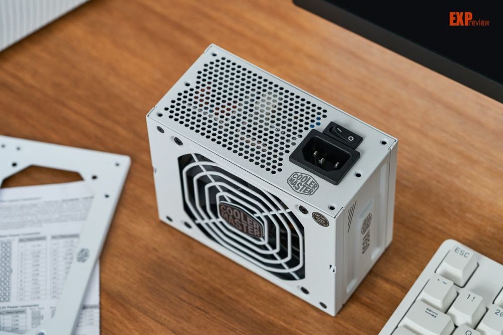 手掌上的白色精灵酷冷至尊v850sfxgold白色版电源图赏