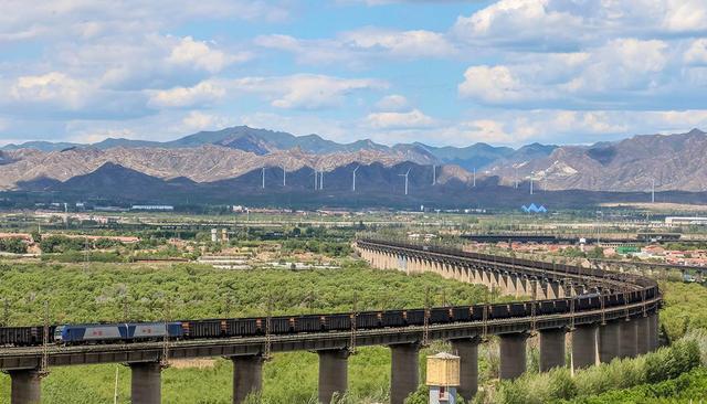 大秦铁路翠屏山站发生货车溜逸脱线