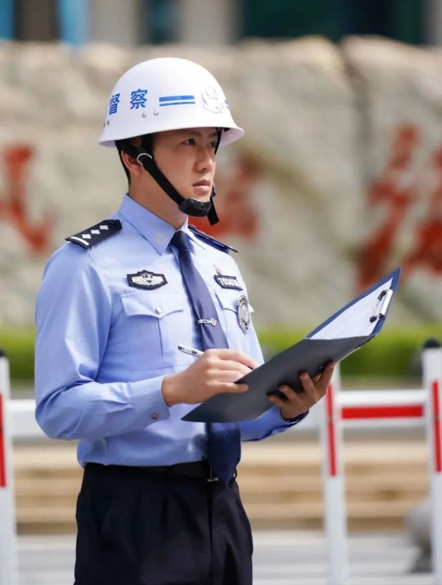 百色公安督察教官黄潮荣登全国公安网上督察大讲堂作工作经验交流发言