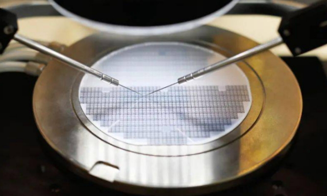 国产光刻胶传来好消息,南大光电通过关键验证,拒绝卡脖子