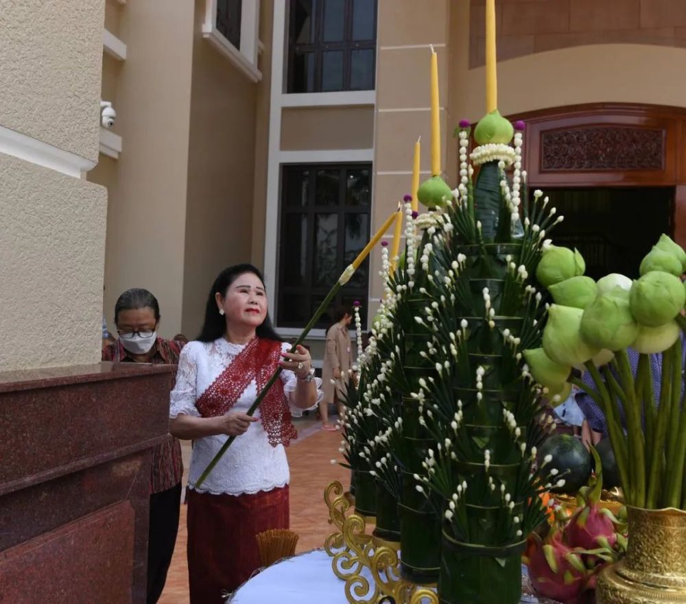 洪森與夫人在西港過柬埔寨新年.