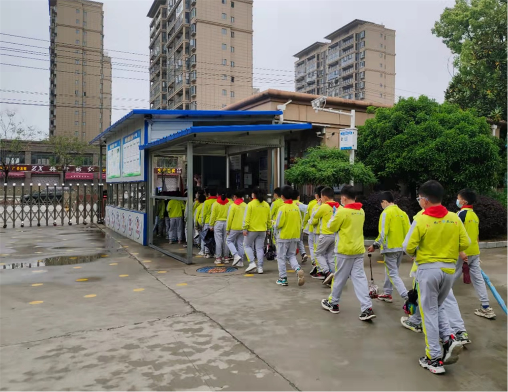 与春风为伴 携安全同行—华泰小学安全教育日活动报道_腾讯新闻