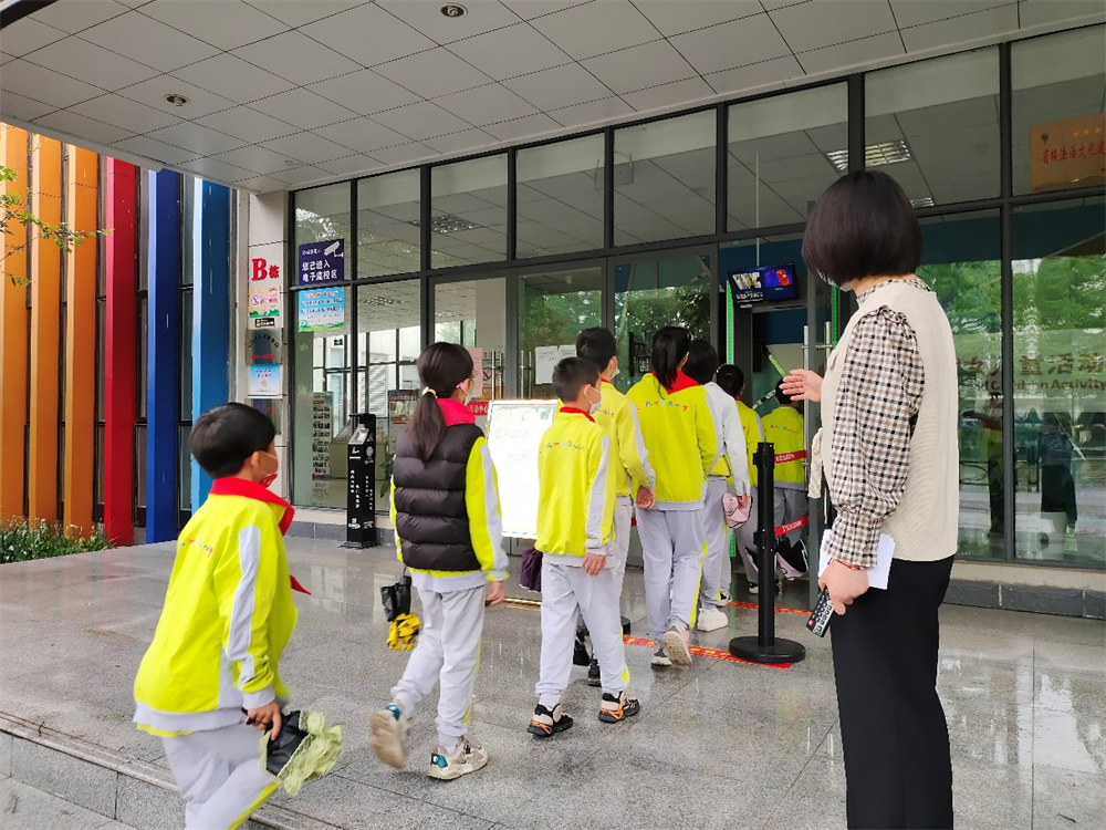 与春风为伴 携安全同行—华泰小学安全教育日活动报道_腾讯新闻