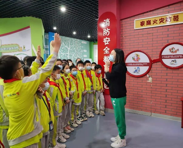 与春风为伴 携安全同行—华泰小学安全教育日活动报道_腾讯新闻