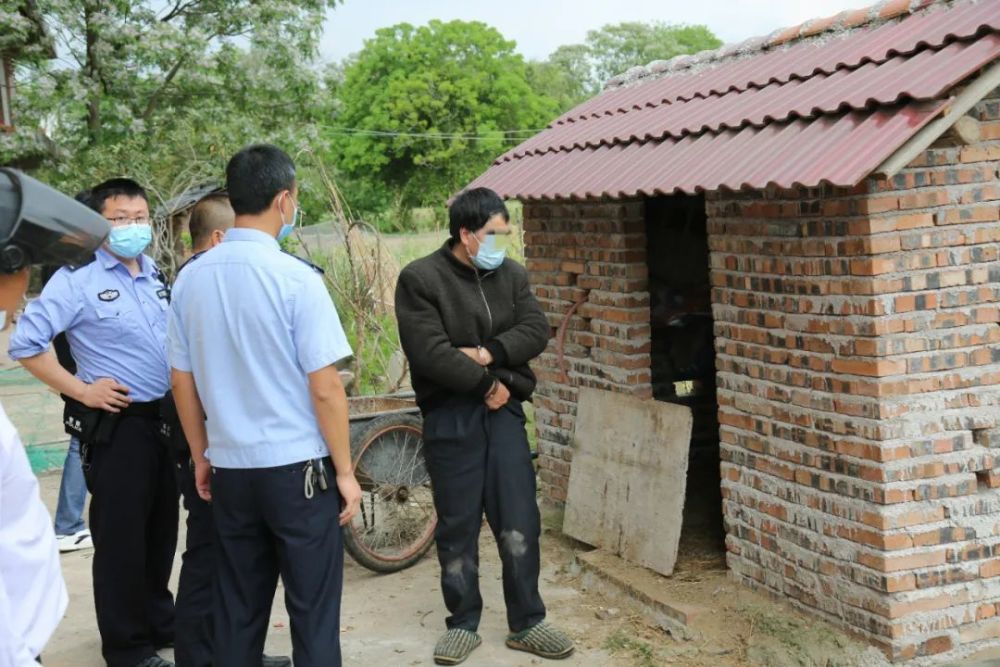 一民房内一举抓获嫌疑人刘某某庆在我市黄柏乡合溪村组织精干警力