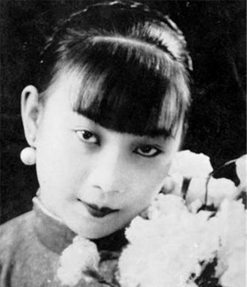 她是上海滩第一美人的女儿，长大嫁给抗日名将，晚年却在佛庙去世叮咚英语