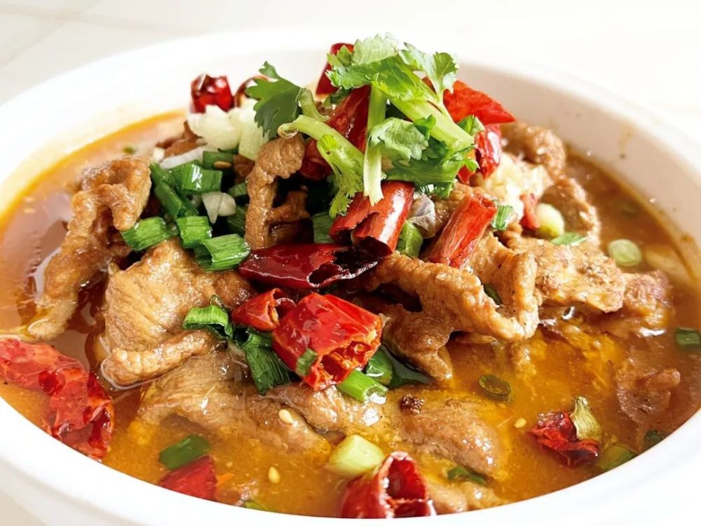 水煮肉片麻辣鲜香麻辣一品鲜源于中餐里的麻辣热盆景