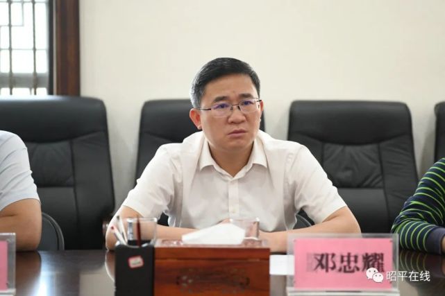 4月14日,昭平县县长邓忠耀主持召开昭平县—黄姚产业区管委会工作对接