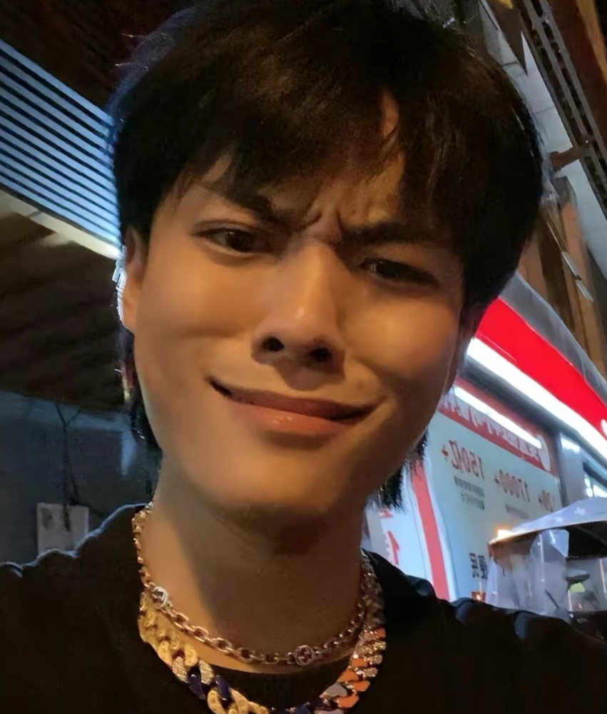 带货主播集体被网友带偏,逐渐赵四化风格,疯狂小杨哥