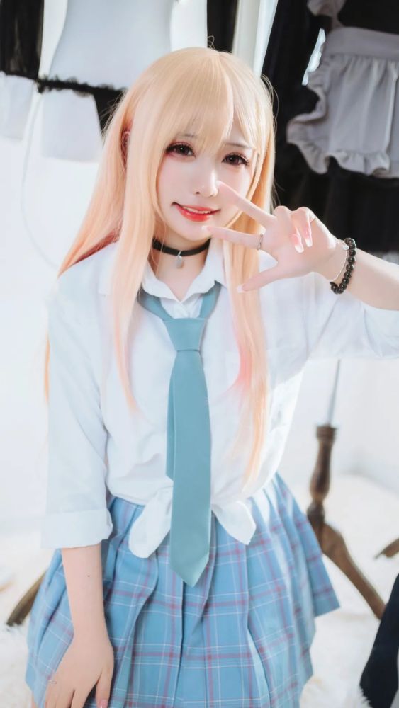 cos更衣人偶坠入爱河喜多川海梦cos正片桃之啾啾