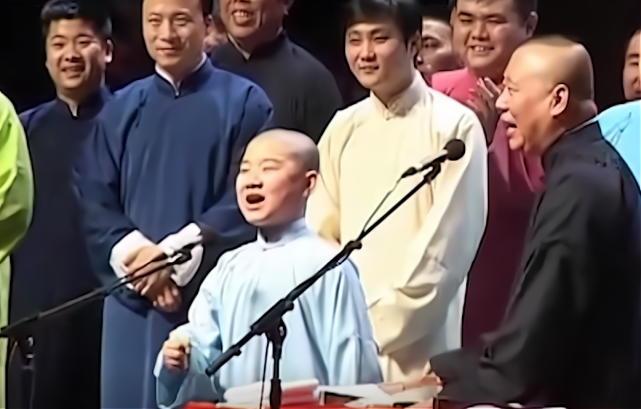 就是自诩陶阳的京剧老师兼义父的王福忠,东北冬天零下30度,王福忠竟然