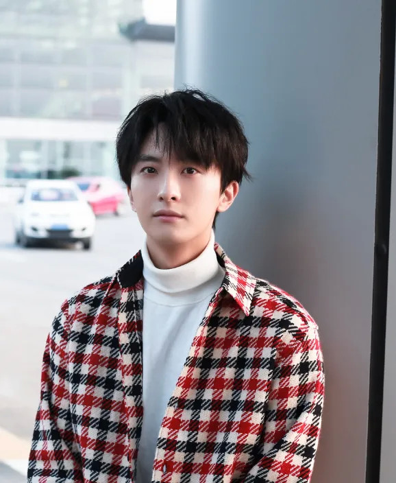 被导演一批就会悲伤两小时的牛骏峰如今演技也跟着成熟了