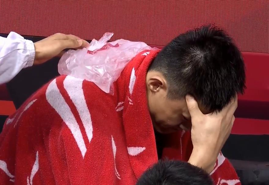 周鹏比赛比赛中有人受伤,这是谁也不希望看到的,但伤病也是比赛的一