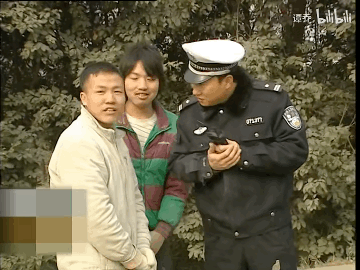 0m原本《谭谈交通》是成都电视台《红绿灯》栏目里的一个普通节目