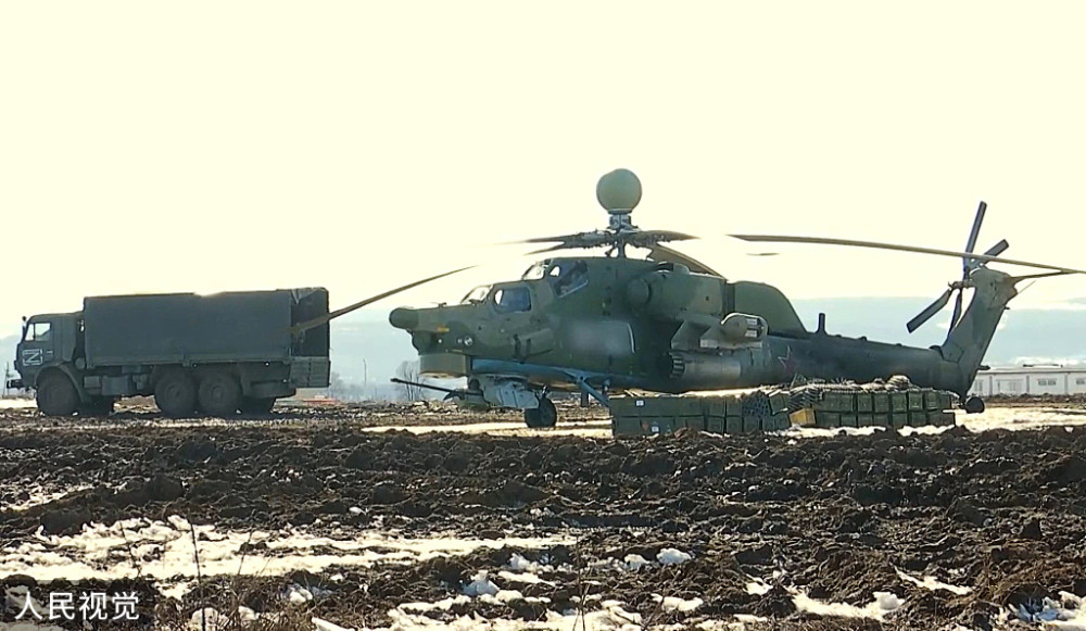 俄罗斯一架米-8直升机起飞时侧翻致1人受伤方格思维智力题