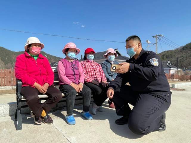 警民联手筑防线 全民守法促安全