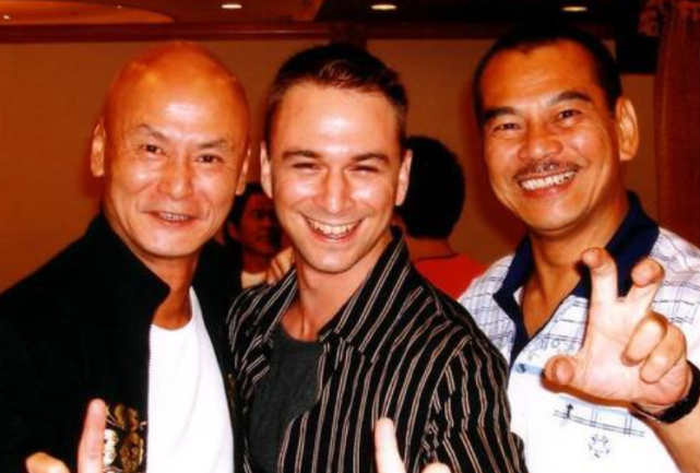 老戏骨陈观泰近况,与小30岁四婚妻子移居内地,76岁长期吃药打针