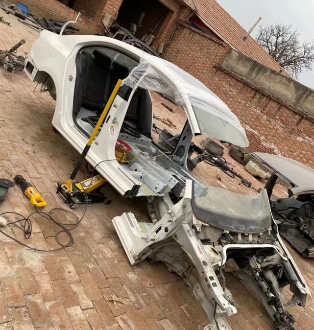 报废车拆解真暴利,拆1辆毛利润1000元,1个工人1天能拆2辆不等