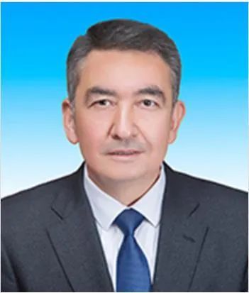 新疆维吾尔自治区喀什地委副书记,行署专员67艾尼瓦尔·吐尔逊