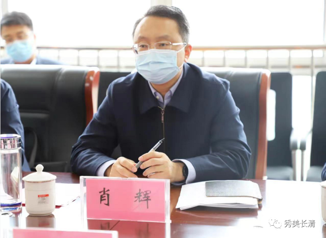 肖辉到区工信局调研时要求:坚持工业强区,多措并举推动全区经济提质